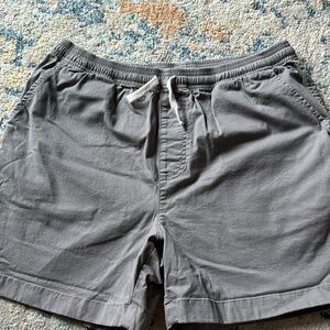 Men’s chubbies, size large